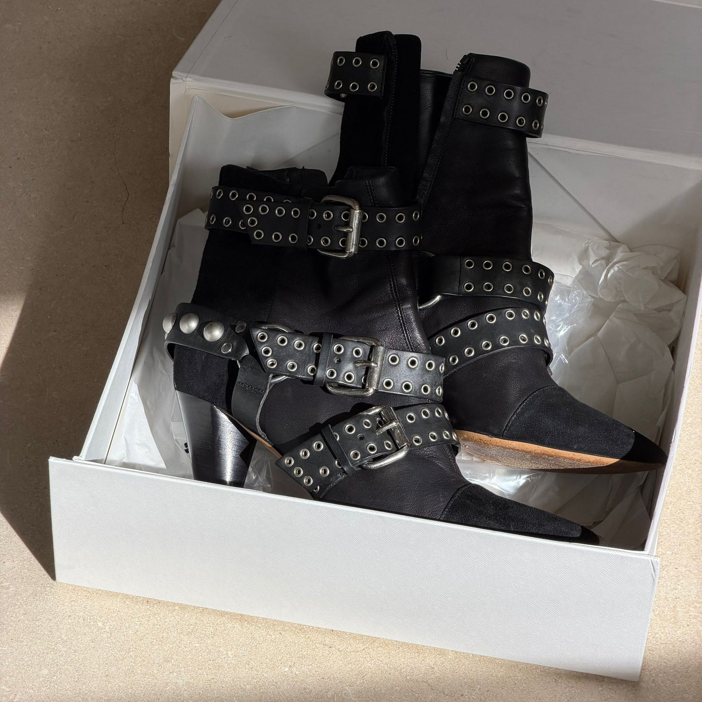 מגפוני ניטים מעור של Isabel Marant