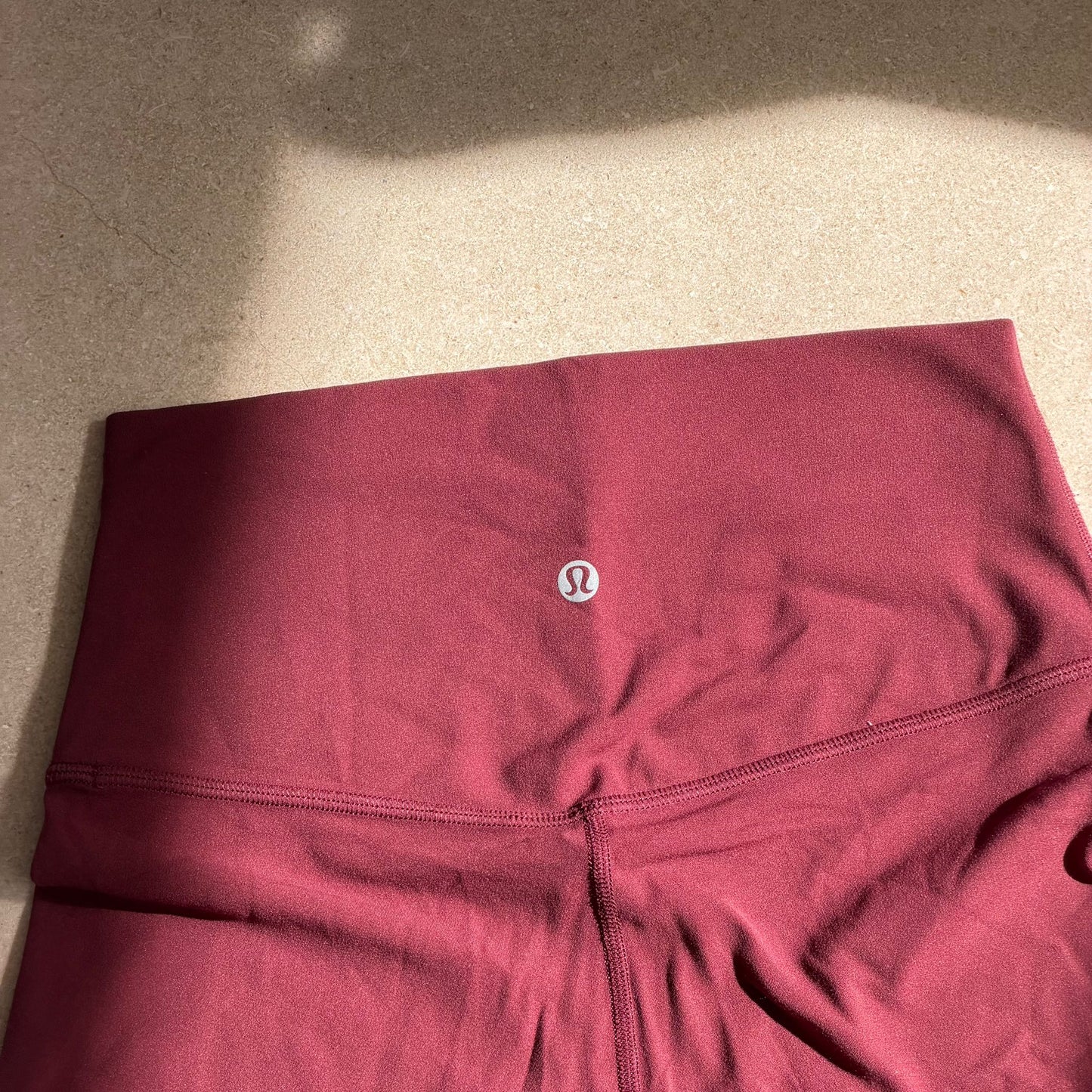 טייץ בורדו 3/4 של Lululemon