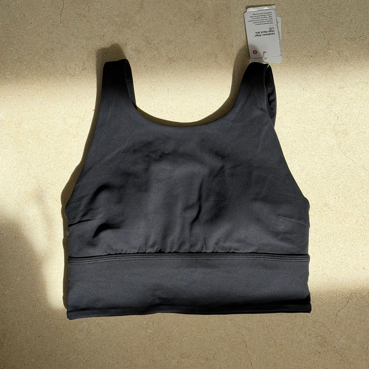 טופ שחור ספורטיבי של lululemon