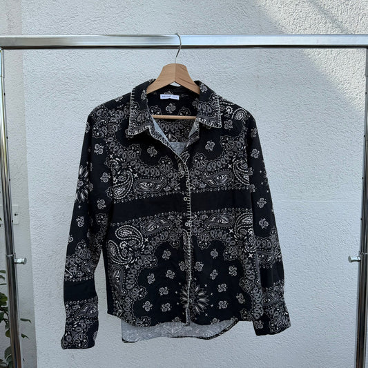 מכופתרת בנדנה של Arizona Love