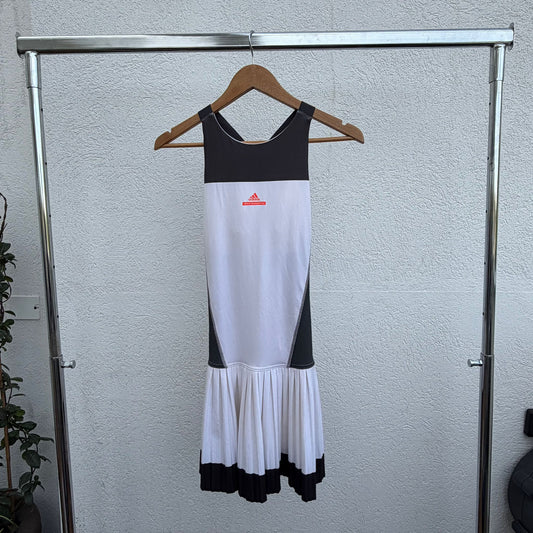 שמלת טניס של Adidas x Stella McCartney