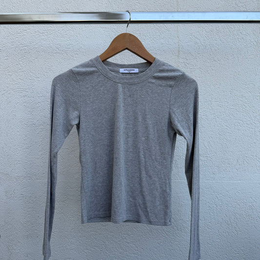 חולצת ריב אפורה של Perfectwhitetee