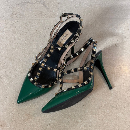 עקבים עם ניטים של Valentino