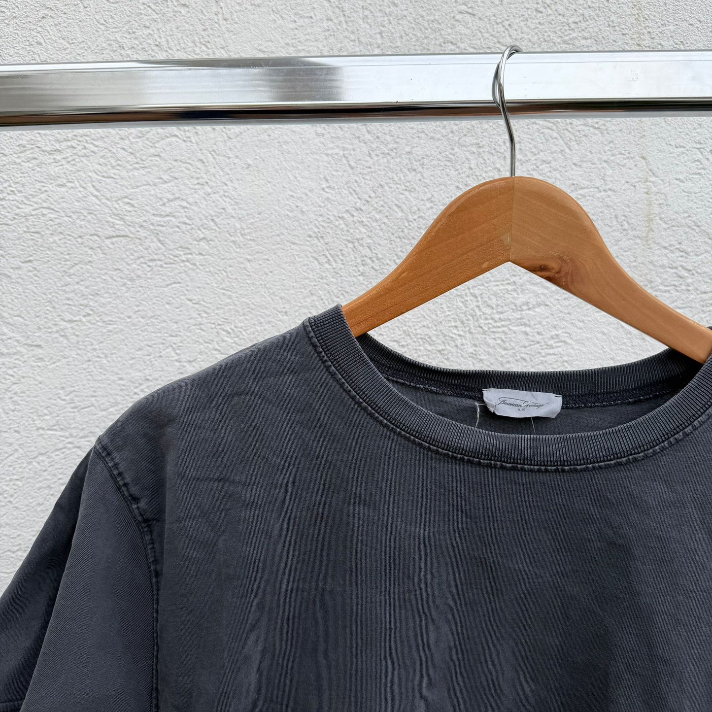 טישירט אפורה של American Vintage