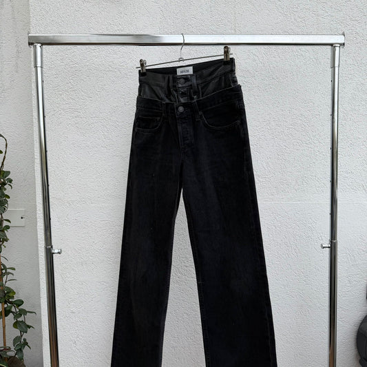 ג׳ינס על מכנסי עור של Agolde