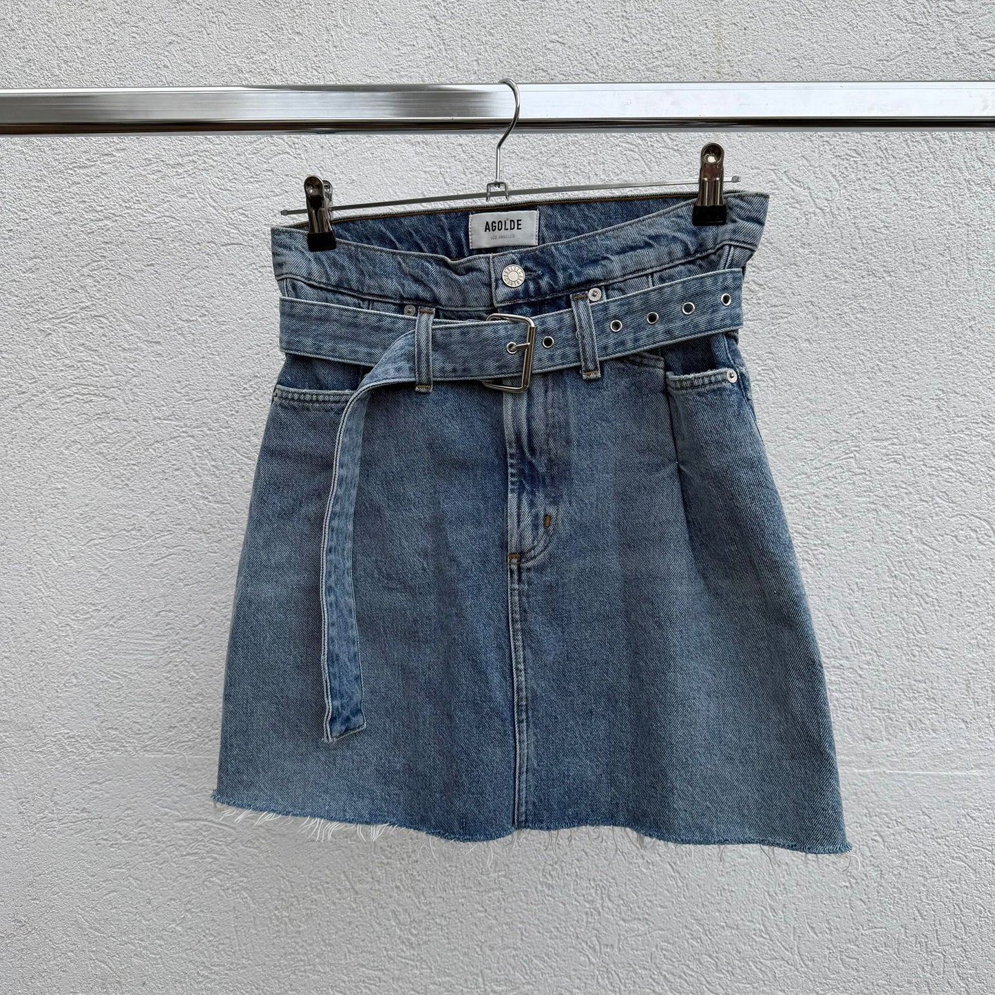 חצאית ג׳ינס עם חגורה של Agolde