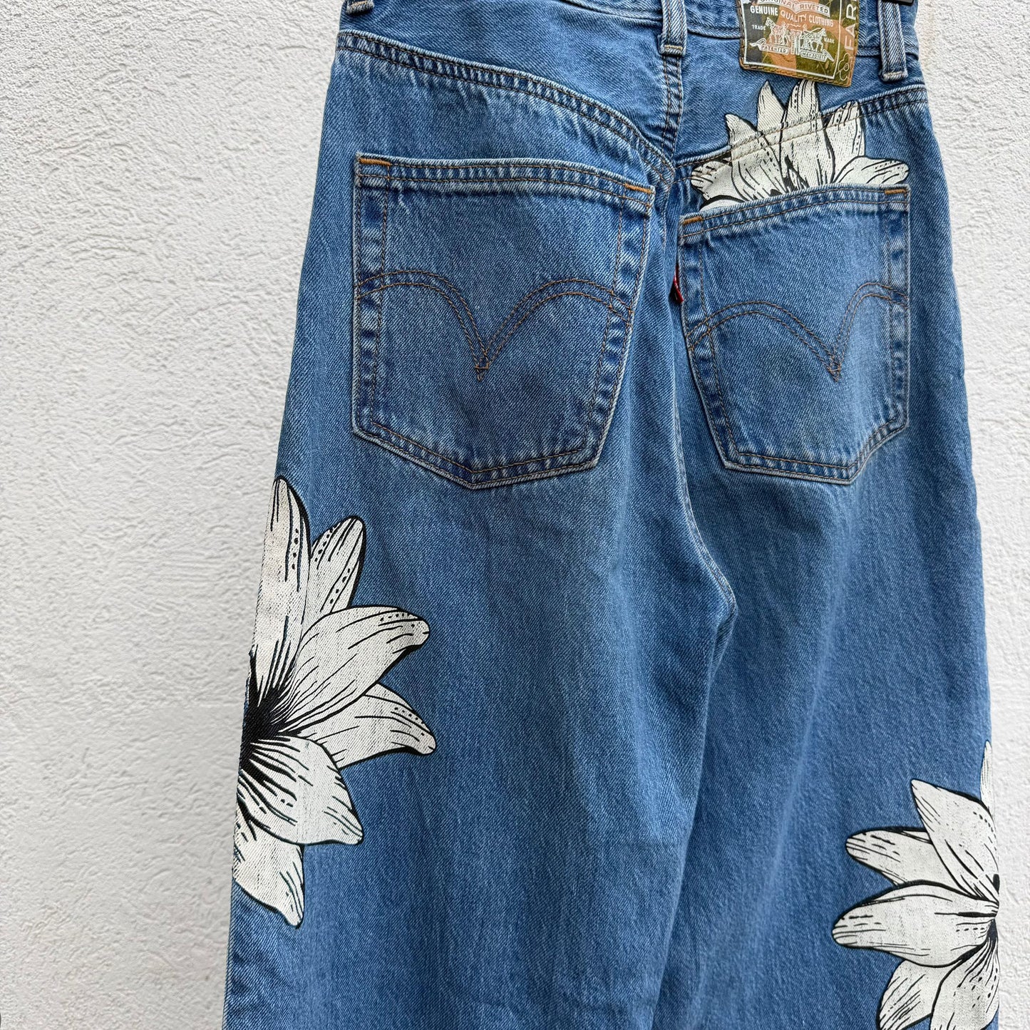 ג׳ינס פרחים של Levi's