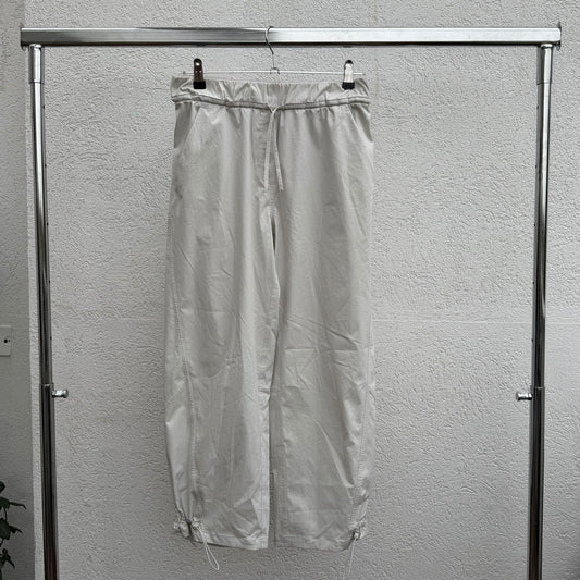 מכנסיים לבנים עם כיווץ של Lululemon