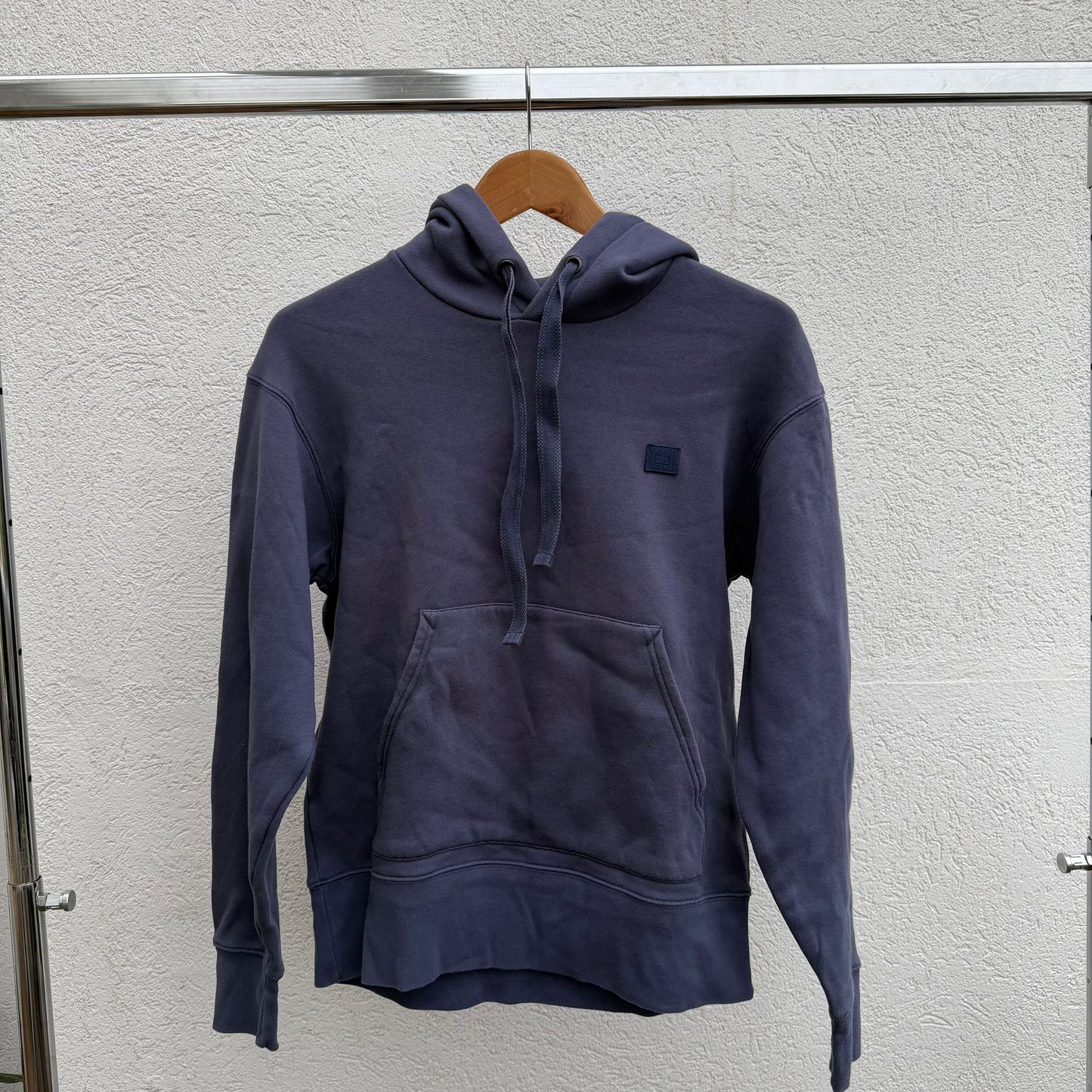 סווטשירט סגול של Acne Studios