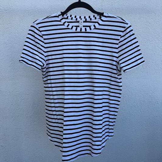 חולצת פסים של Lululemon