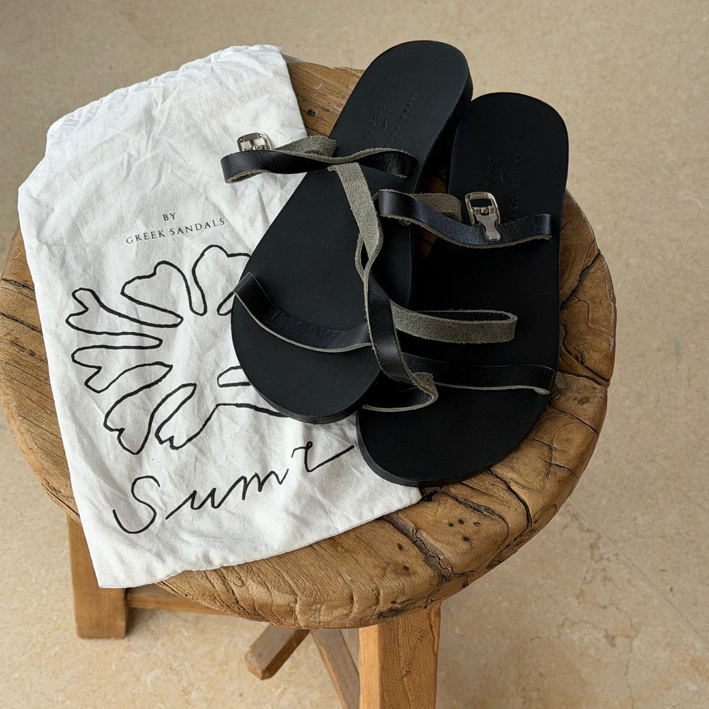 סנדלי עור שחורים של Greek Sandals