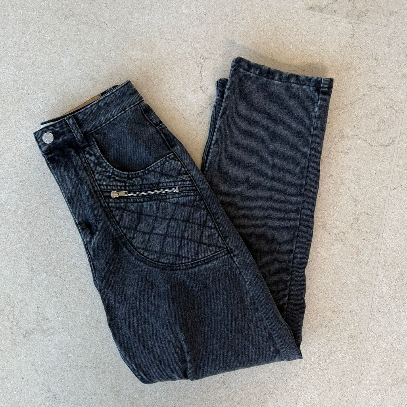 ג׳ינס אפור עם ריצ׳רץ׳ של Isabel Marant