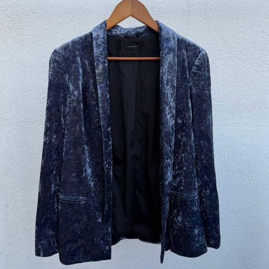 עליונת קטיפה כחולה של Sisley