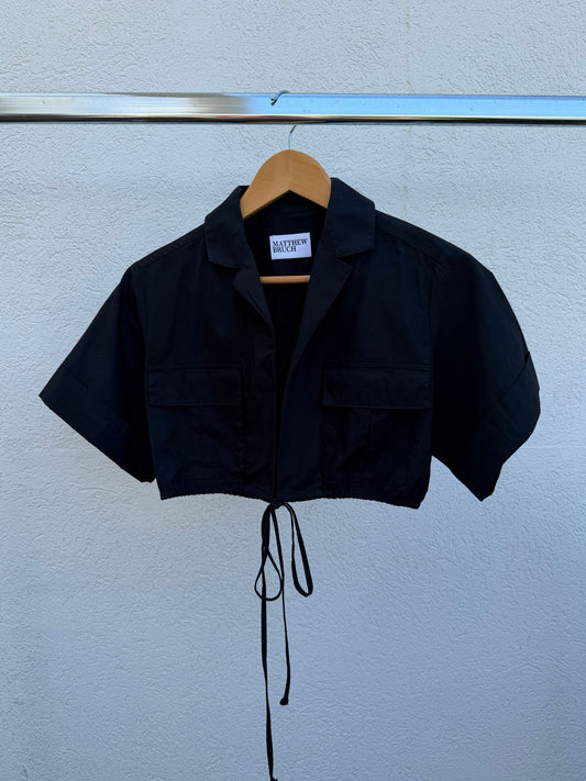 Matthew Bruch מכופתרת קרופ שחורה של