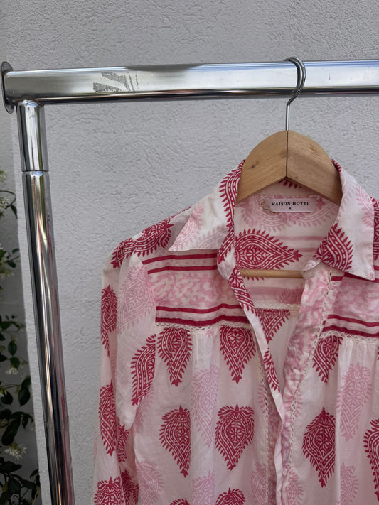 Maison Hotel מכופתרת הדפס של