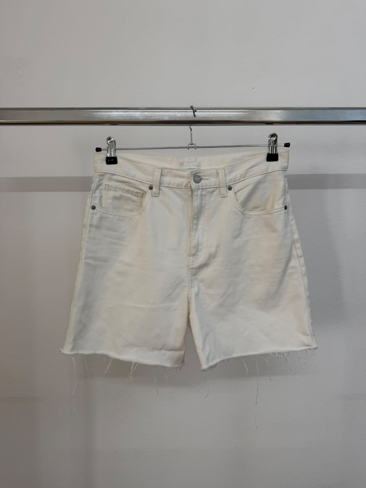 Uniqlo ג׳ינס קצר לבן של
