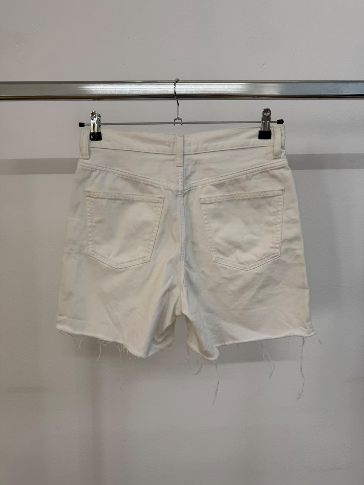 Uniqlo ג׳ינס קצר לבן של