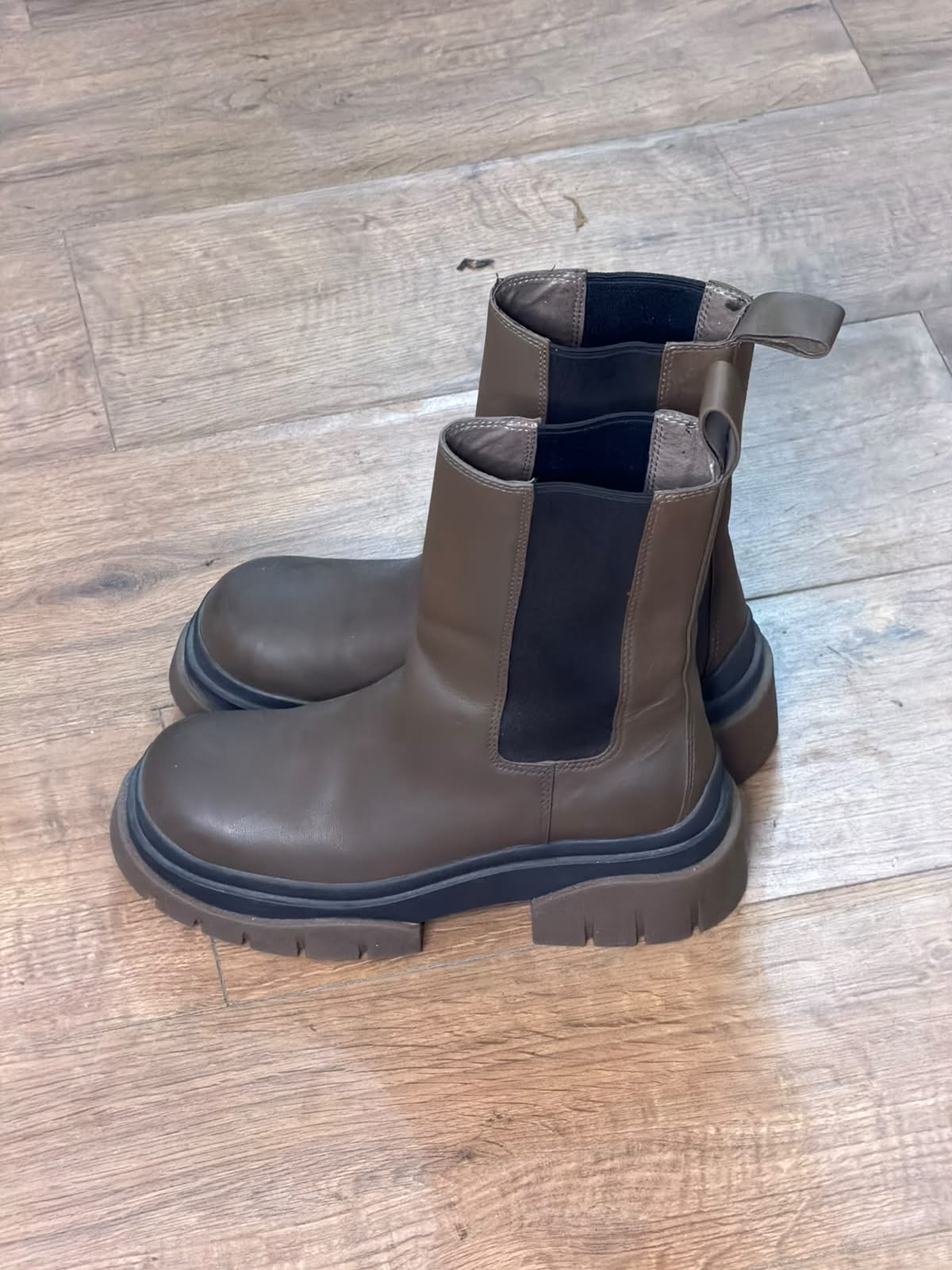 Ash boots