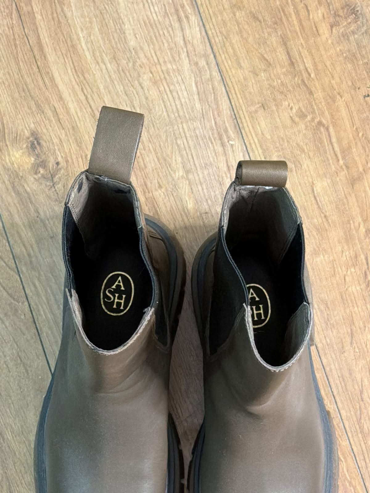 Ash boots